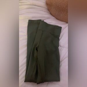 green yoga pants / leggings